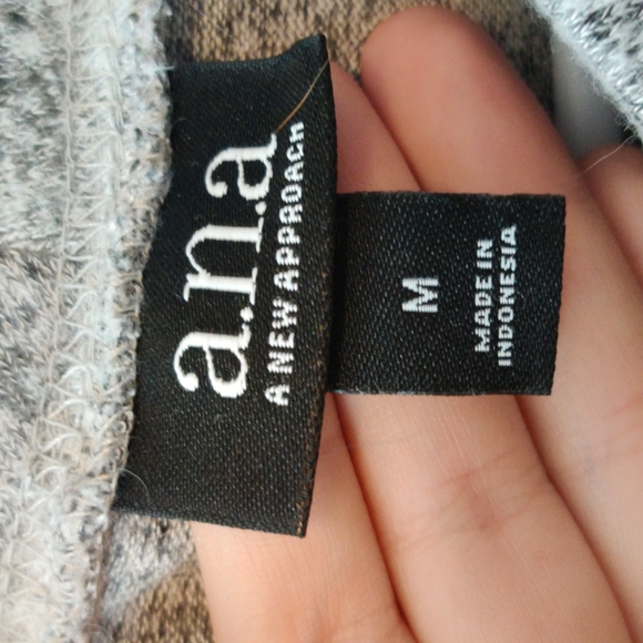 a.n.a. M Gray Mock Neck Top - Picture 4 of 4